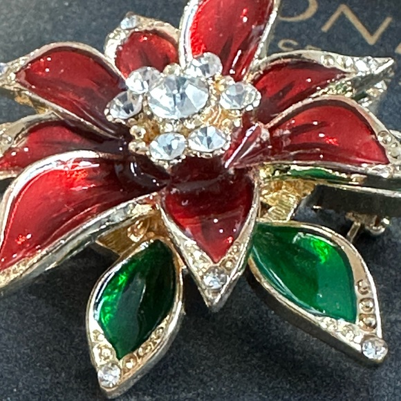 Monet Holiday Brooch Poinsettia New in Box - Picture 6 of 10